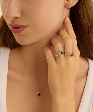 Anello Solitario Charlotte Oro Bianco Zaffiro Diamante