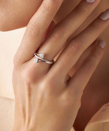 Anello Contrarie Petali Oro Bianco Diamante