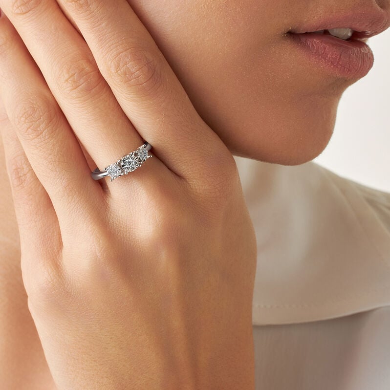 Anello Trilogy Petali Oro Bianco E Diamanti - Anelli con Pietre Donna | Stroili