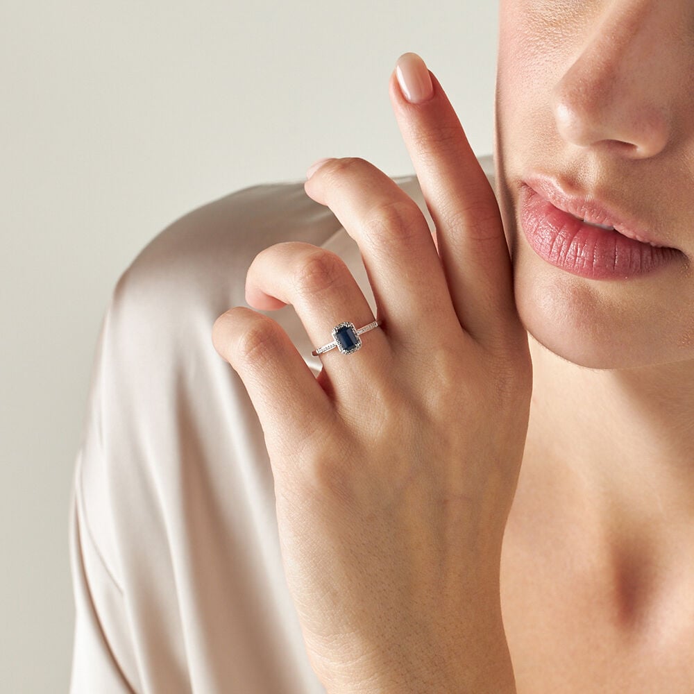 Anello Solitario Charlotte Oro Bianco Zaffiro Diamante