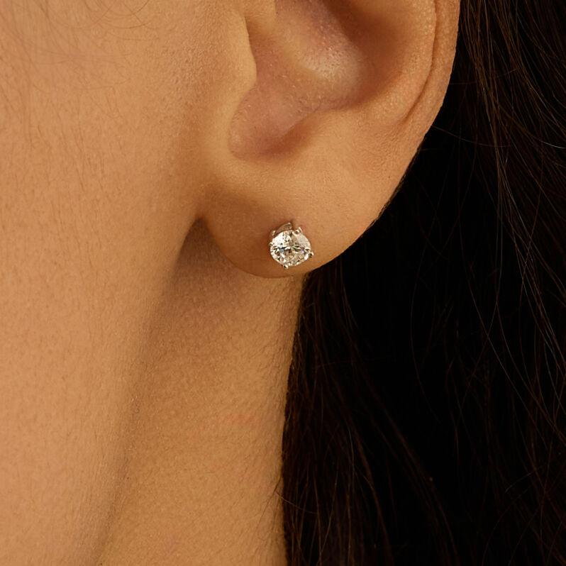 Orecchini Lobo Punto Luce Diamade Oro Bianco Diamante Lab-Grown - Orecchini a Lobo Donna | Stroili