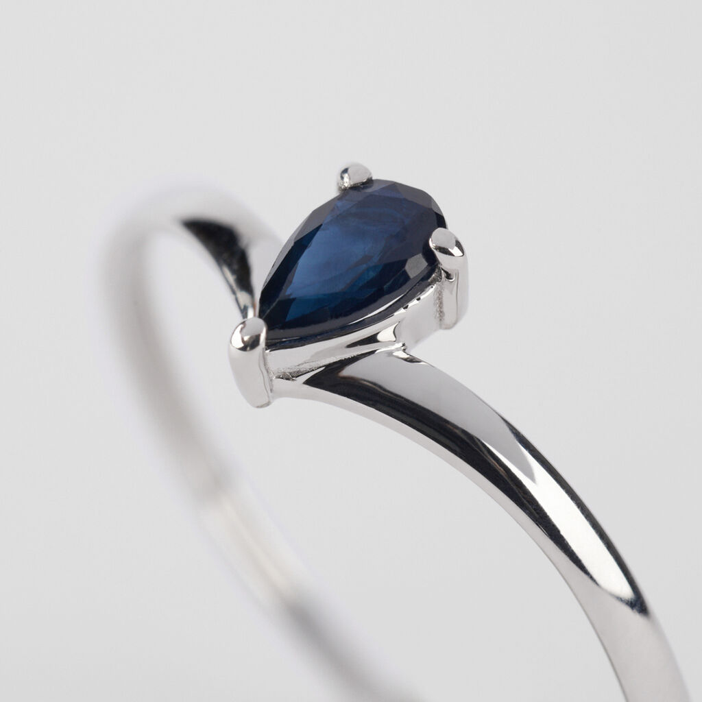Anello Solitario Charlotte Oro Bianco Zaffiro - Anelli con Pietre Donna | Stroili