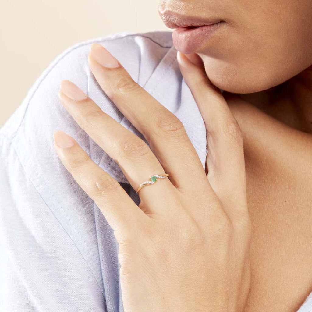 Anello Solitario Charlotte Oro Giallo Smeraldo