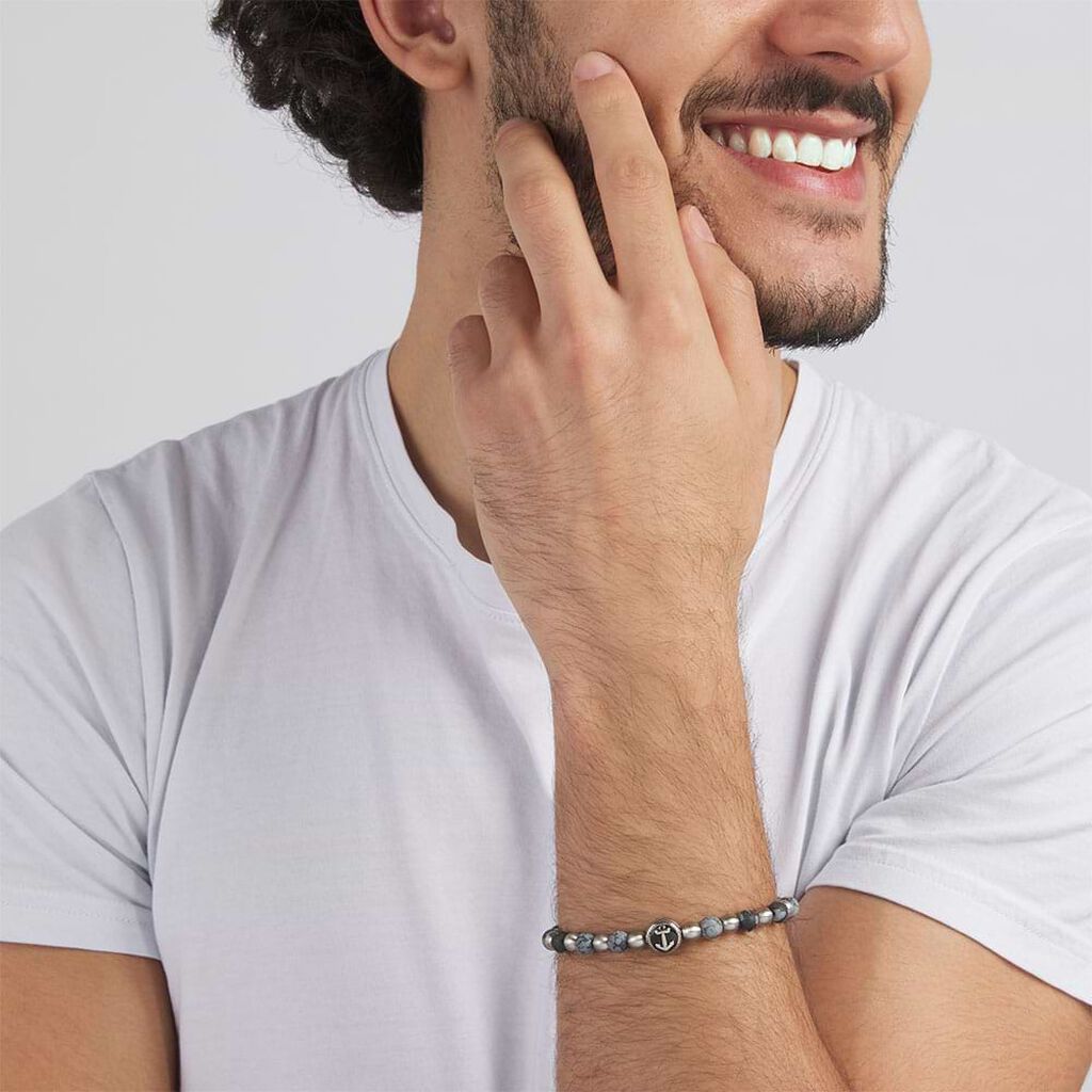 Bracciale elastico con pietre grigie e blu rotonde e dettaglio ancora in acciaio - Bracciali Uomo | Stroili