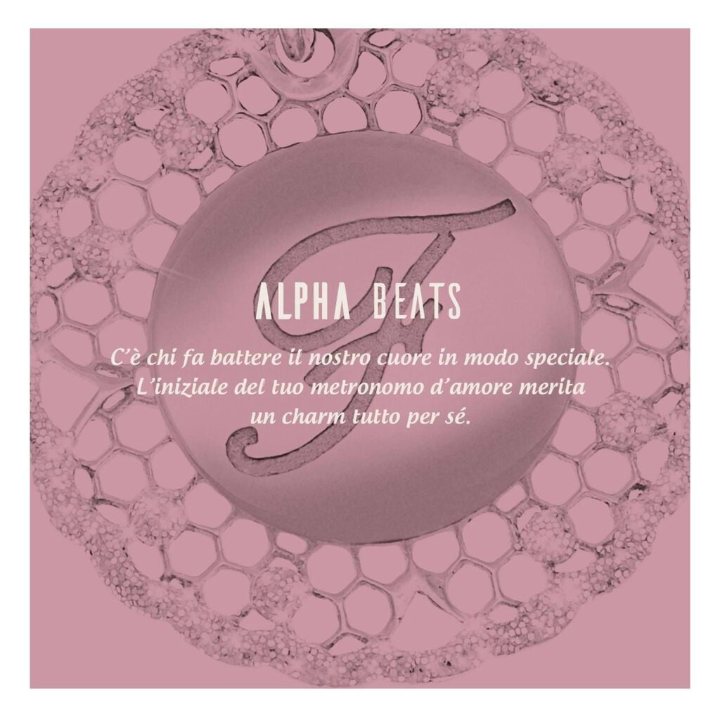 Lettera P. Charm in argento 925 rodiato e glitter