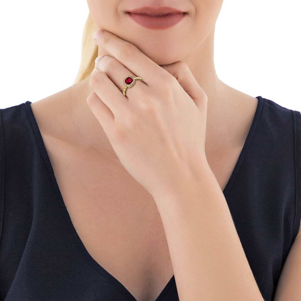 Anello placcato oro con pietra rossa e zirconi