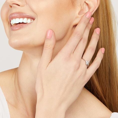 Anello Solitario In Oro Bianco Con Acquamarina Ovale 0,65 Ct E Diamanti 0,03 Ct - Anelli con Pietre Donna | Stroili