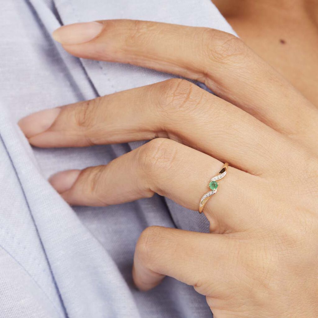 Anello Solitario Charlotte Oro Giallo Smeraldo