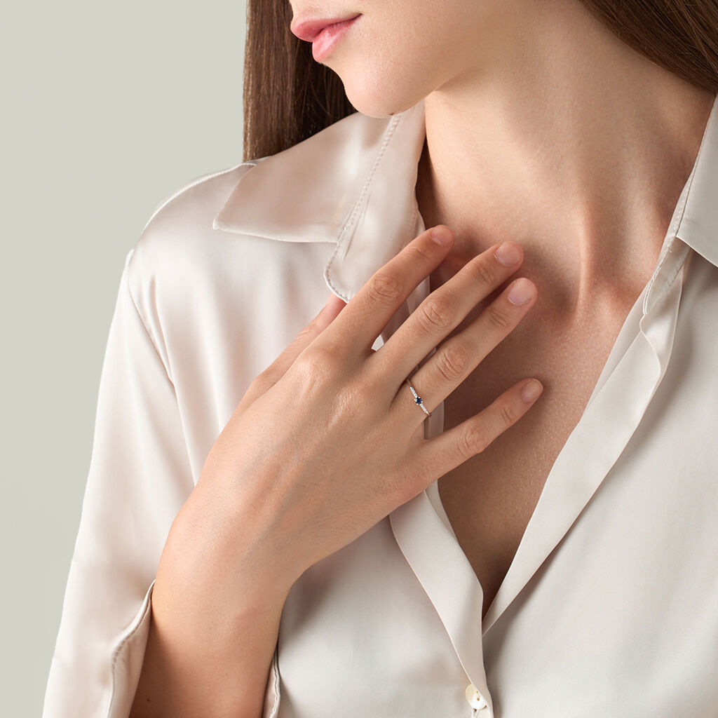 Anello Solitario Charlotte Oro Bianco E Zaffiro Con Diamanti - Anelli con Pietre Donna | Stroili
