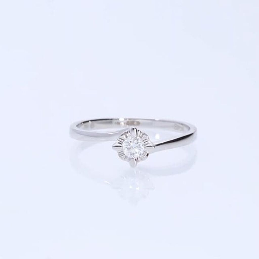 Anello Solitario Valentino In Oro Bianco Con Diamante 0,15 Ct - Anelli con Pietre Donna | Stroili