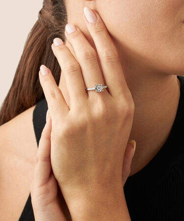 Anello Solitario Petali Oro Bianco Diamante