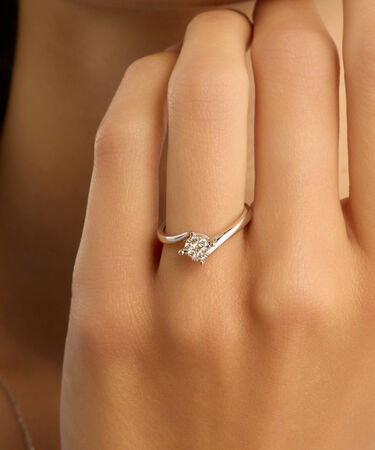 Anello Solitario Petali Oro Bianco Diamante