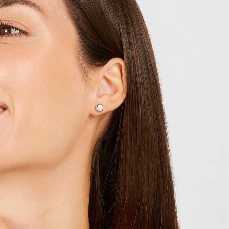 Orecchini Lobo Punto Luce Diamade Oro Bianco Diamante Lab-Grown - Orecchini a Lobo Donna | Stroili