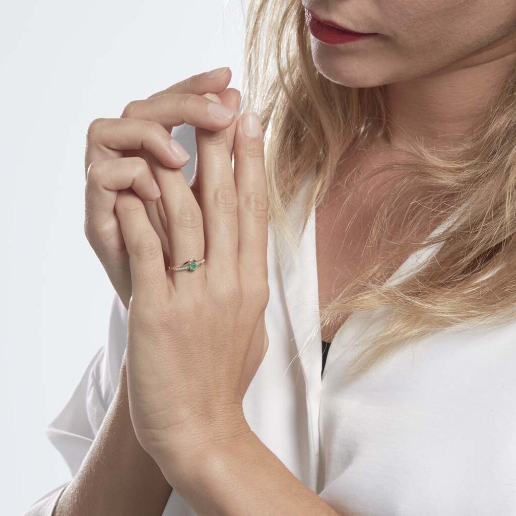 Anello Solitario Charlotte Oro Giallo Smeraldo