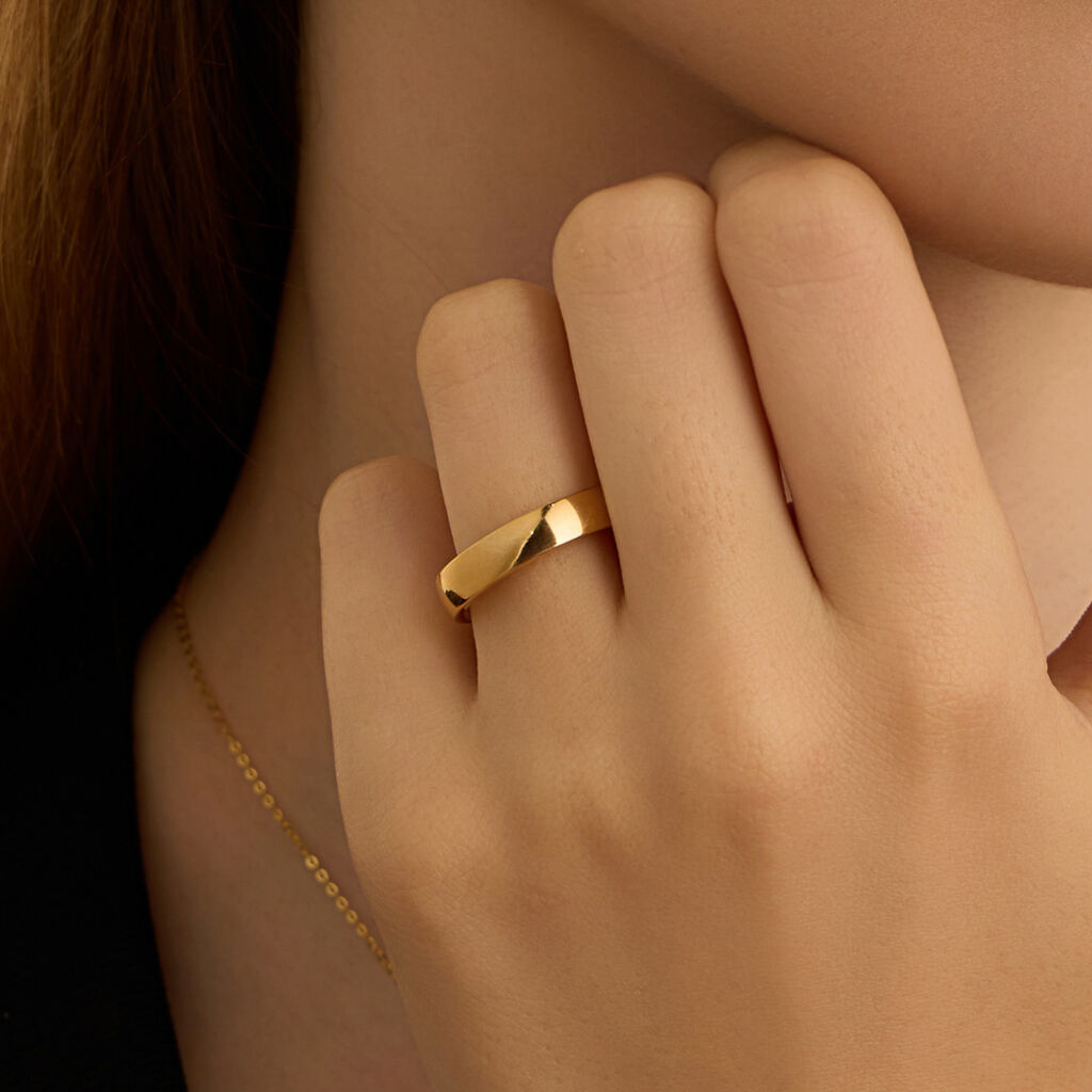 Fede Comoda Leggera Squadrata 4 mm Oro Giallo