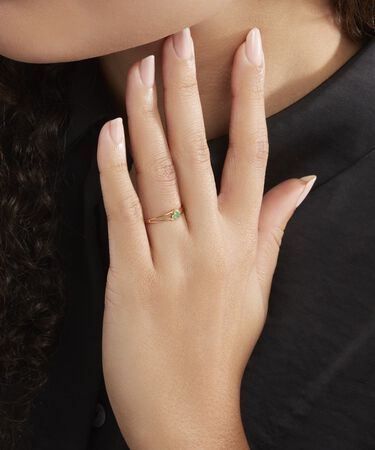 Anello Solitario Charlotte Oro Giallo Smeraldo