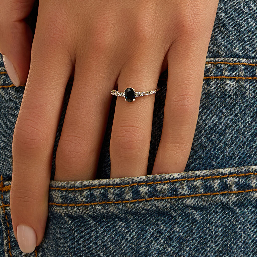 Anello Solitario Charlotte Oro Bianco Zaffiro Diamante