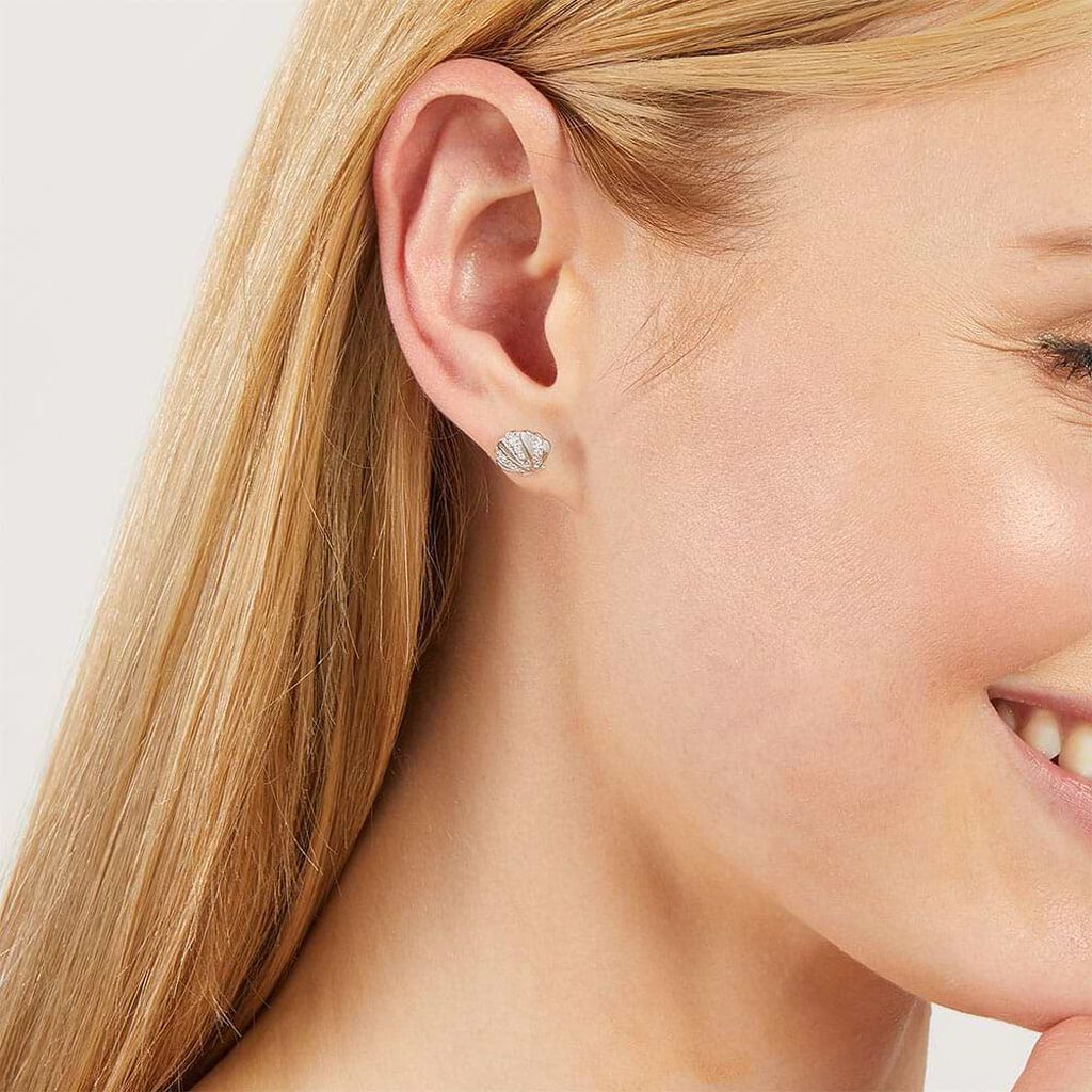 Orecchini a lobo in argento rodiato e zirconi con conchiglia