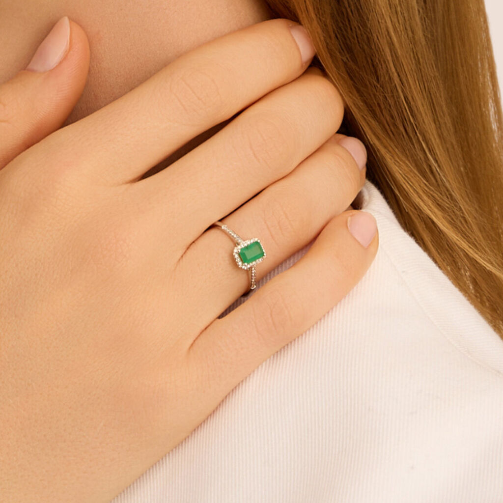 Anello Solitario Charlotte Oro Bianco Smeraldo Diamante