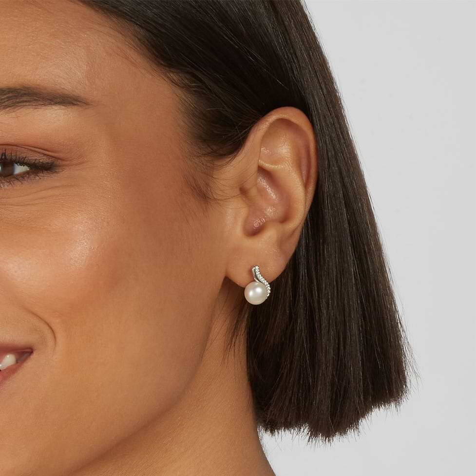 Orecchini A Cerchio Tribali In Ottone Rodiato Argento - Piuma E Alloro - Donne E Ragazze