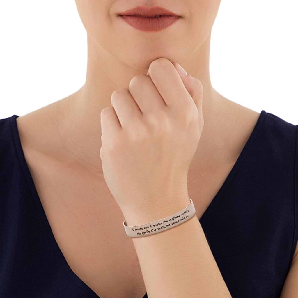 Bangle L'amore non è quello che vogliamo sentire. Ma quello che sentiamo senza volerlo in acciaio rosatoBracciale in corda e acciaio con ciondolo a croce marrone - Bracciali Donna | Stroili