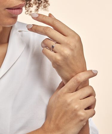 Anello Solitario Charlotte Oro Bianco Zaffiro