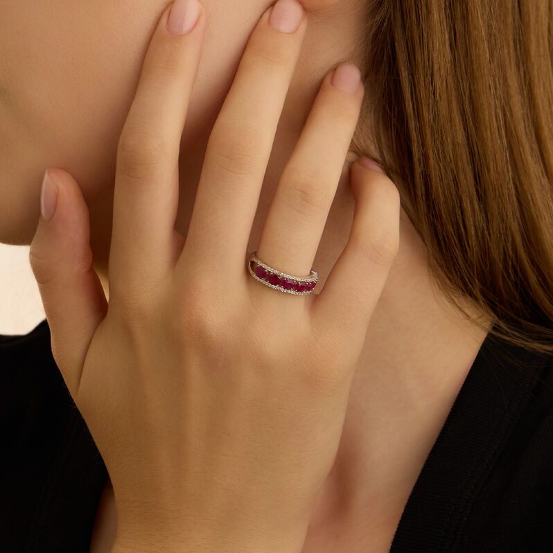 Anello Fascia Charlotte Oro Bianco Rubino Diamante - Anelli con Pietre Donna | Stroili