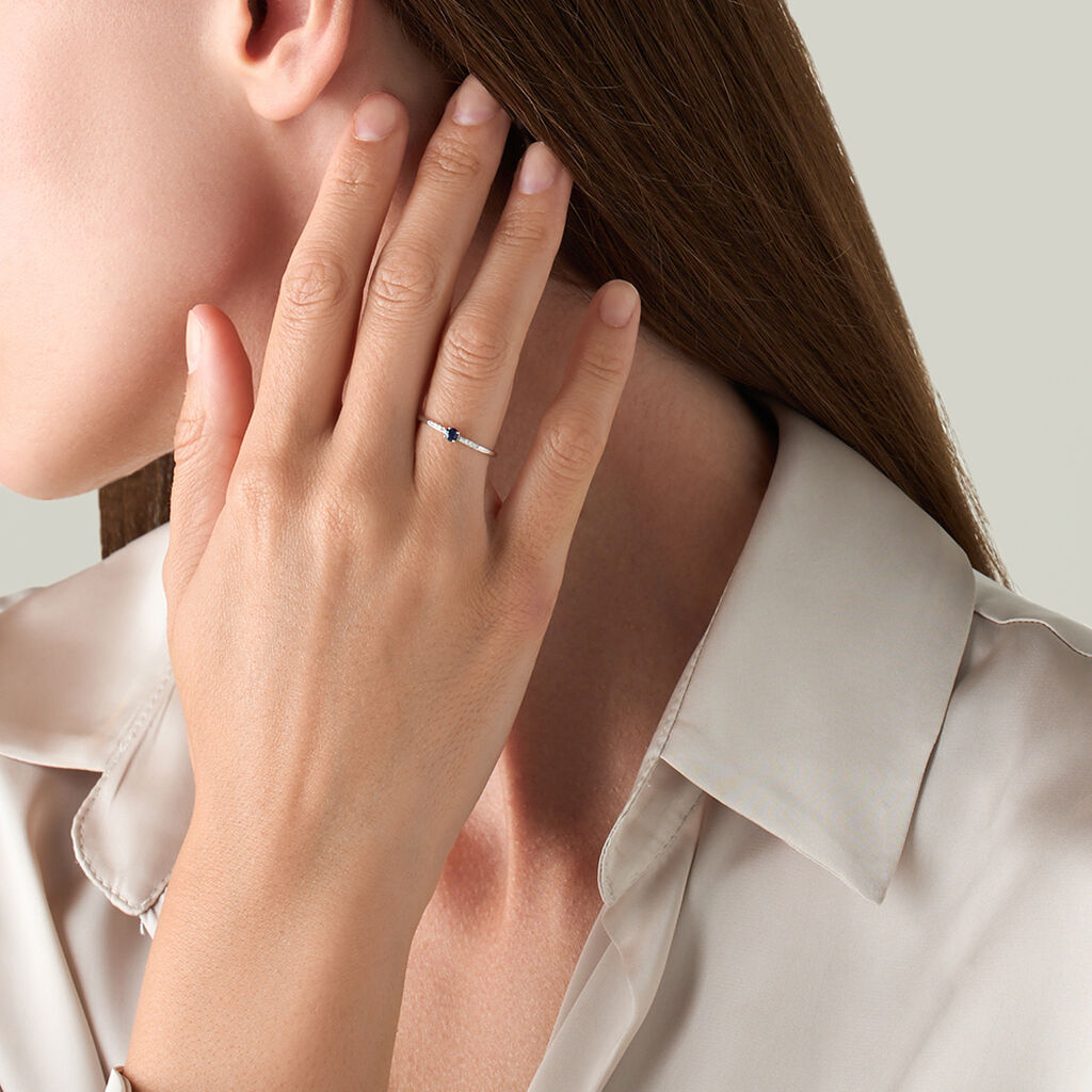 Anello Solitario Charlotte Oro Bianco E Zaffiro Con Diamanti - Anelli con Pietre Donna | Stroili