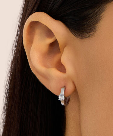 Anello con diamante taglio marquise di ct 1.16, colore F
