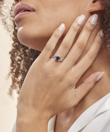 Anello Charlotte Oro Bianco Zaffiro Diamante