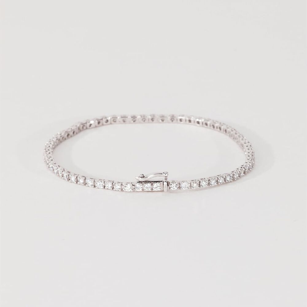 Bracciali Bracciale Tennis Multifilo in Oro 18 Carati Lunghezza: 19 cm Misura pietra: 3 file di zirconi Chiusura o modello: Cassetta 7,7g